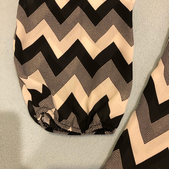 Black and white chiffon top - Picture 3 of 4